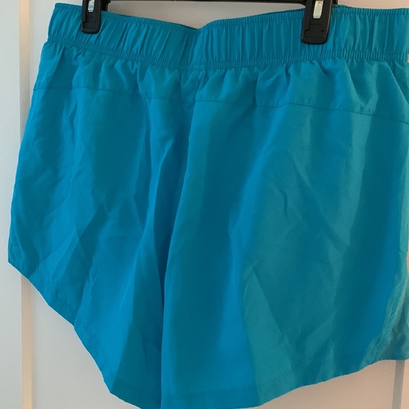 Women’s Shorts - Picture 3 of 6